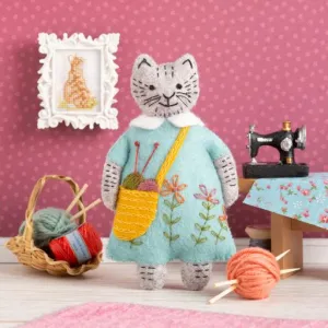 Corinne Lapierre - Mini Felt Craft Kit Mrs Cat Loves Knitting