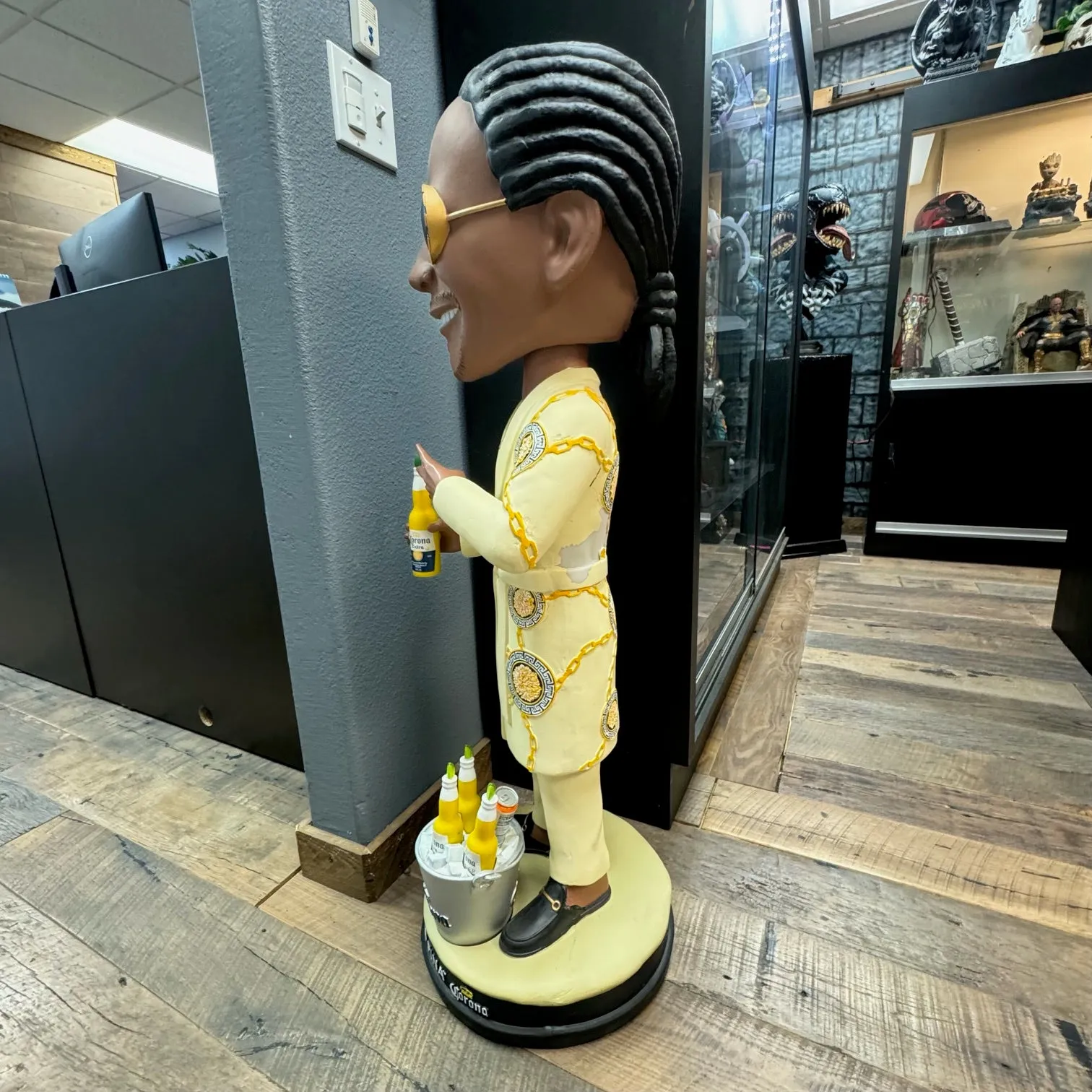 Pre-Owned Snoop Dogg Corona Bobblehead Statue