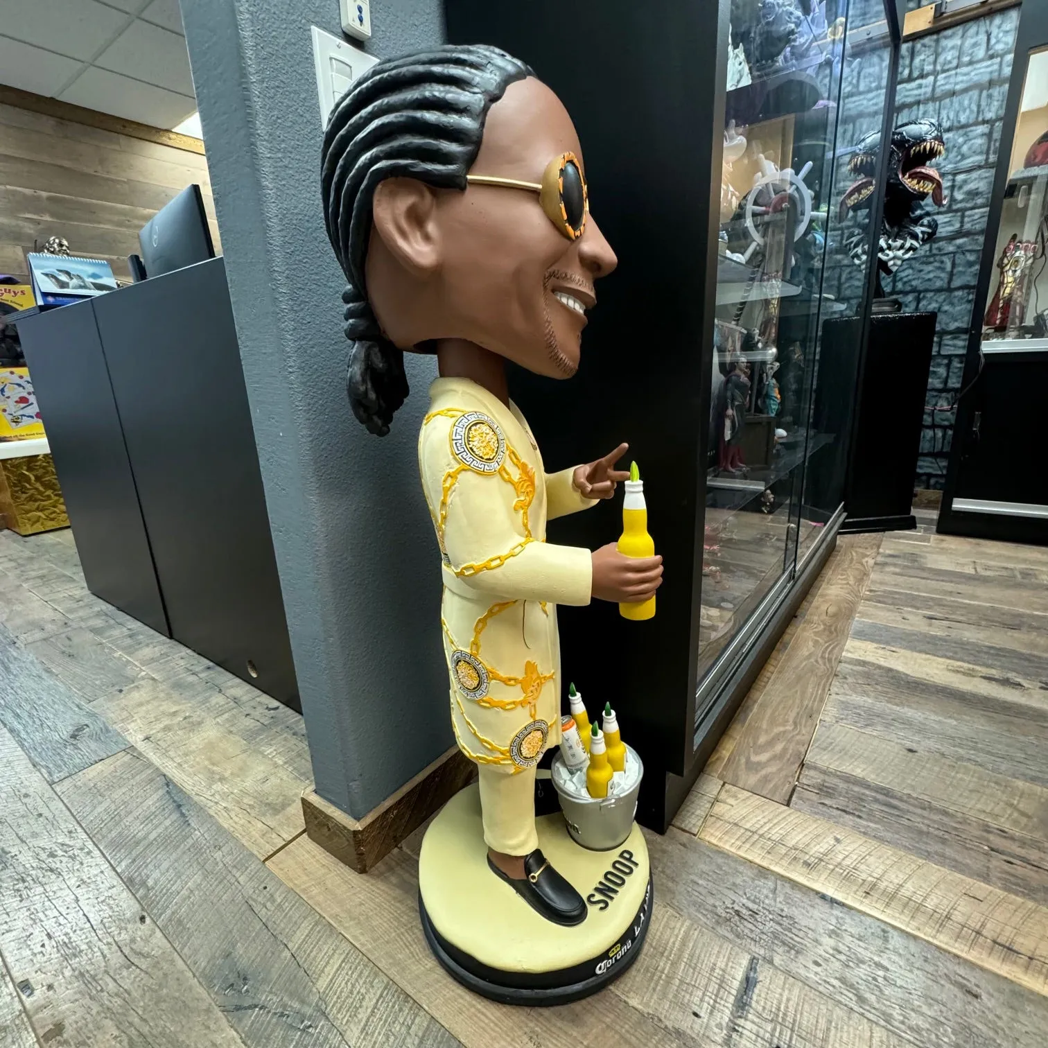 Pre-Owned Snoop Dogg Corona Bobblehead Statue